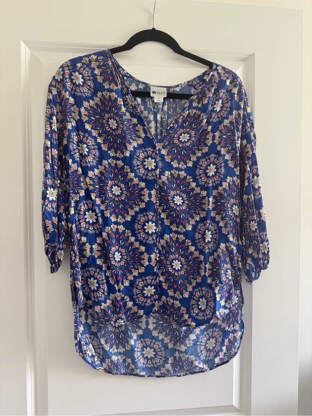 STYLUS Blue Floral Medallion V-Neck Tunic